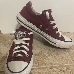 Maroon Converse size 6 Woman’s